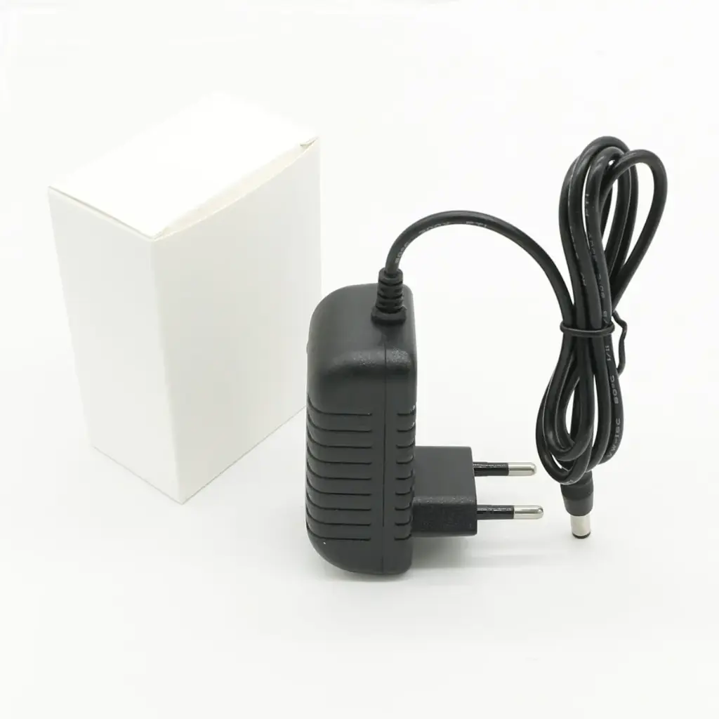 Zasilacz-impulsowy-12V-2,5A-wtyk-DC-5,5-2,5mm