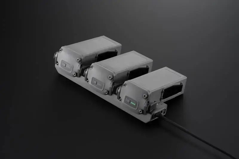 Hub-ladowania-akumulatorow-DJI-Matrice-4D-240W-4.webp